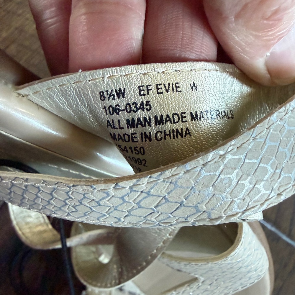 East 5th New Womens 8.5W Cream Metallic Snakeskin Low Wedge Slide Sandals - Picture 8 of 8